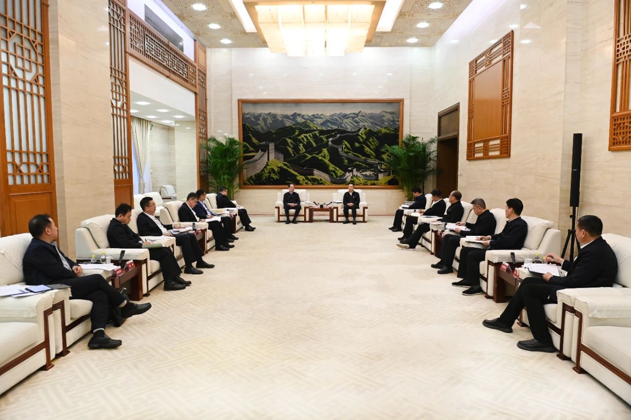 大唐集團黨組書記、董事長鄒磊與中國電建黨委書記、董事長丁焰章會談