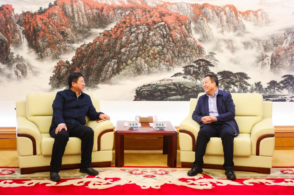大唐甘肅公司黨委書(shū)記、董事長(zhǎng)王建偉與甘肅電投集團(tuán)黨委書(shū)記、董事長(zhǎng)蒲培文會(huì)談