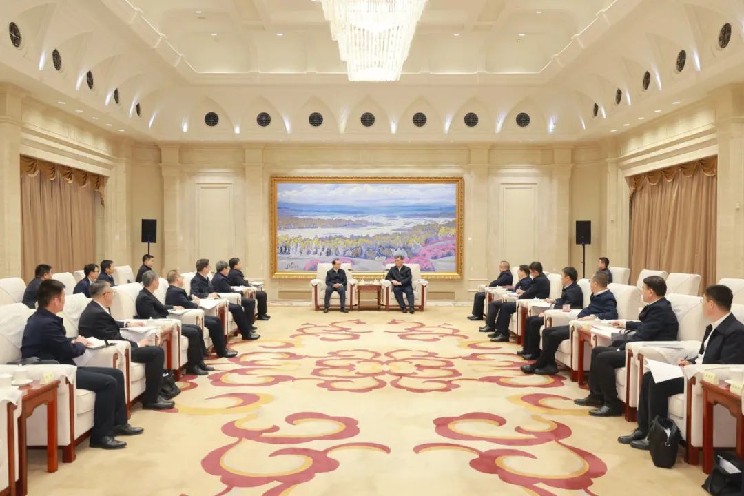 華電集團(tuán)黨組書記、董事長江毅與新疆維吾爾自治區(qū)主要領(lǐng)導(dǎo)舉行會(huì)談