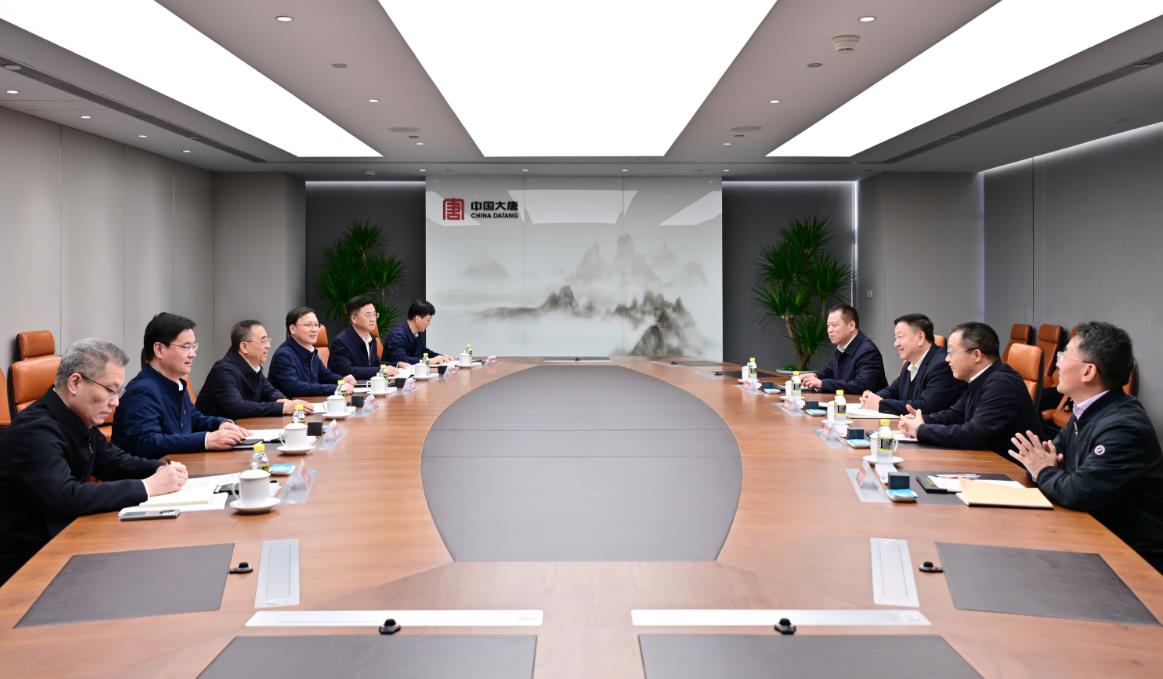 中國(guó)大唐董事長(zhǎng)鄒磊、總經(jīng)理張傳江與中廣核董事長(zhǎng)楊長(zhǎng)利、總經(jīng)理高立剛會(huì)談