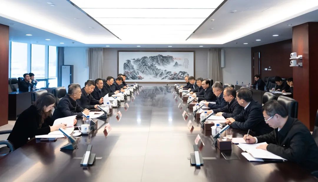 華電集團董事長江毅、總經(jīng)理葉向東與哈電集團董事長曹志安、總經(jīng)理黃偉舉行會談