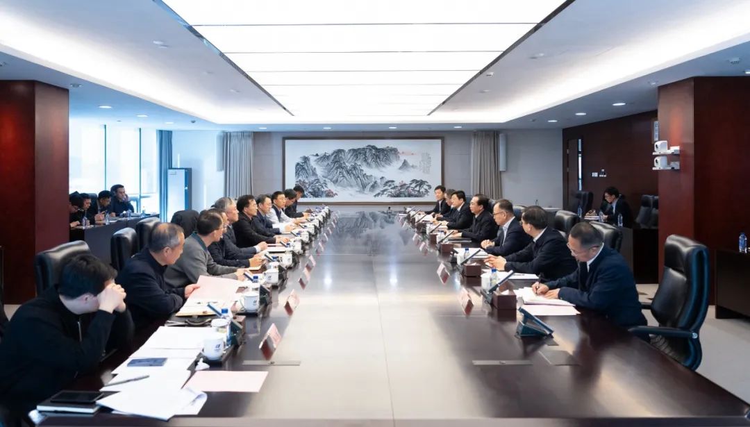 華電集團(tuán)董事長、黨組書記江毅與北京市政府黨組成員、副市長文獻(xiàn)舉行會(huì)談