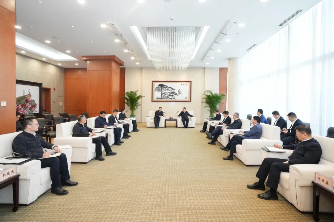 華能集團董事長溫樞剛、總經(jīng)理張文峰會見哈電集團董事長曹志安、總經(jīng)理黃偉
